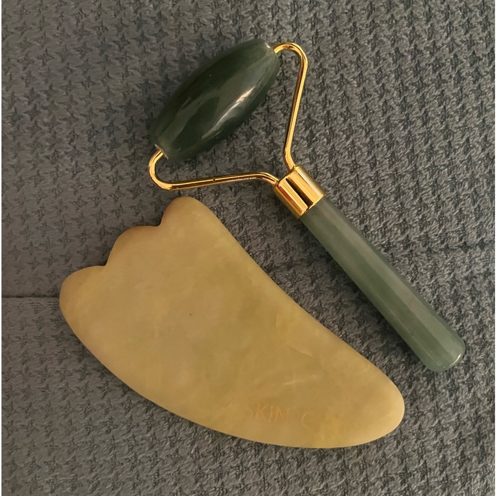 Jade roller and gua sha